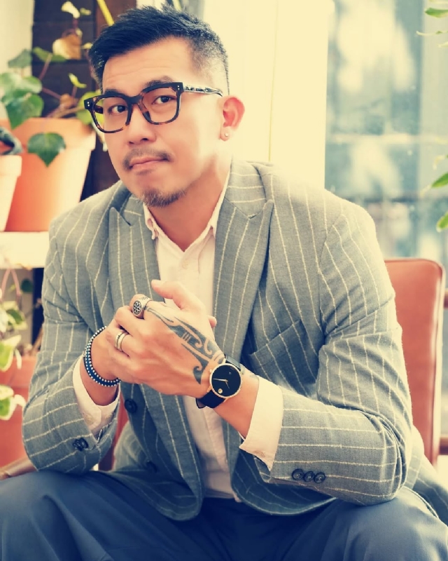 晚风渡半舟的第一张照片--九龙上门女婿服务网